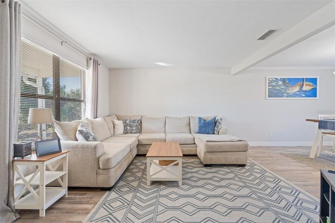 1197 Southfork Ct - Photo 6 of 48