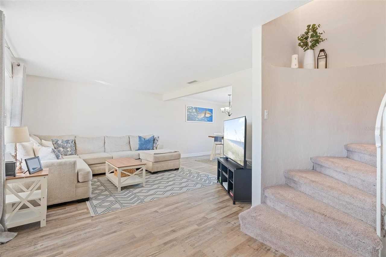 1197 Southfork Ct - Photo 7 of 48