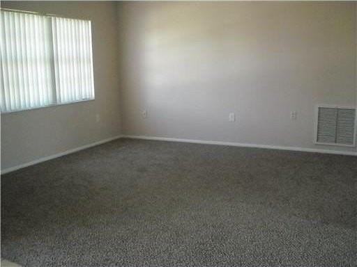 1301 Greenlea Dr - Photo 3 of 9