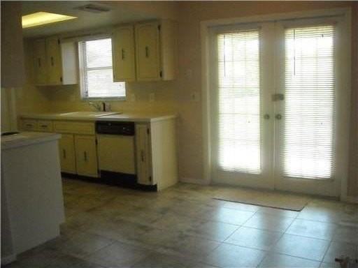 1301 Greenlea Dr - Photo 4 of 9