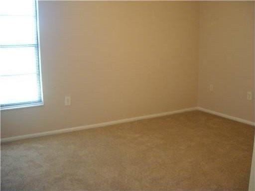 1301 Greenlea Dr - Photo 5 of 9