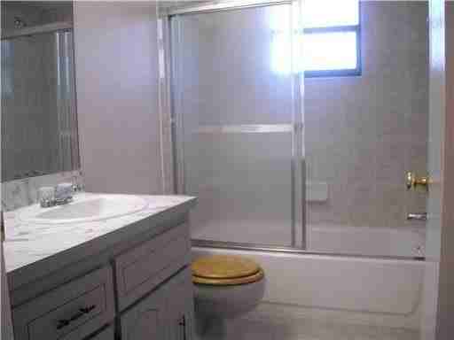 1301 Greenlea Dr - Photo 6 of 9