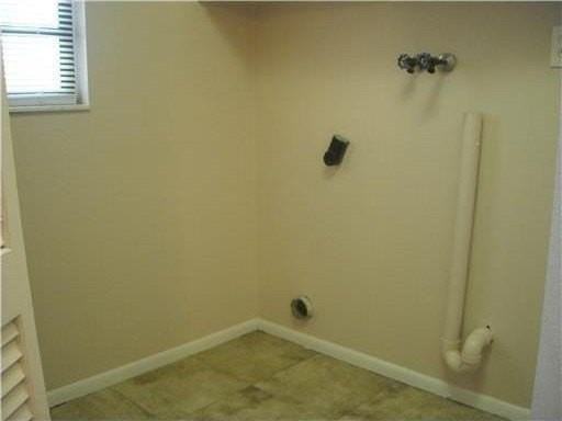 1301 Greenlea Dr - Photo 7 of 9