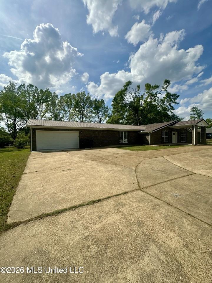 209 Elm Rd - Photo 2 of 18