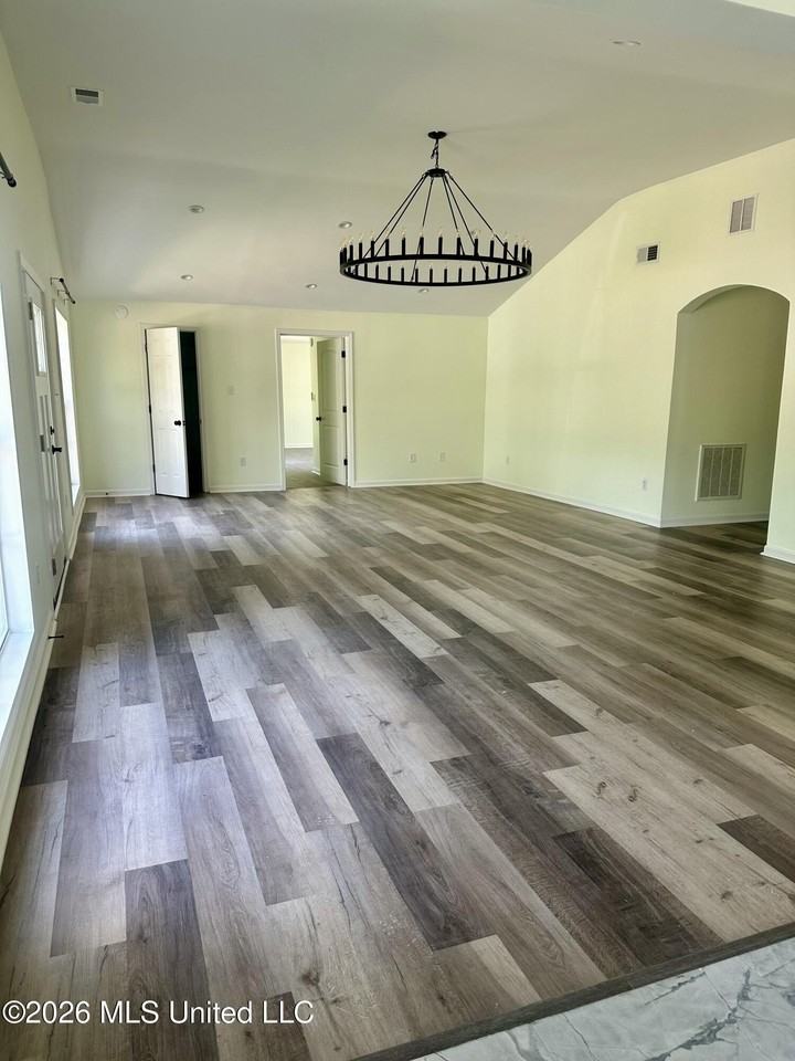 209 Elm Rd - Photo 4 of 18