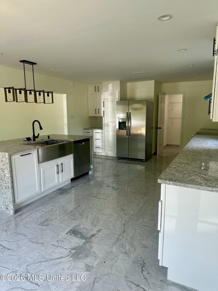 209 Elm Rd - Photo 6 of 18