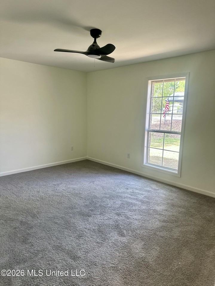 209 Elm Rd - Photo 7 of 18