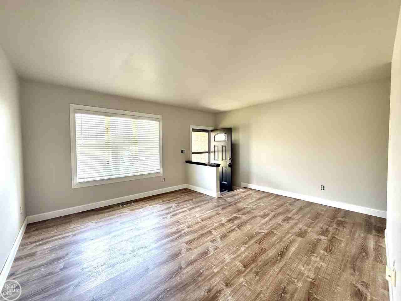 39131 Jefferson Ave - Photo 5 of 28