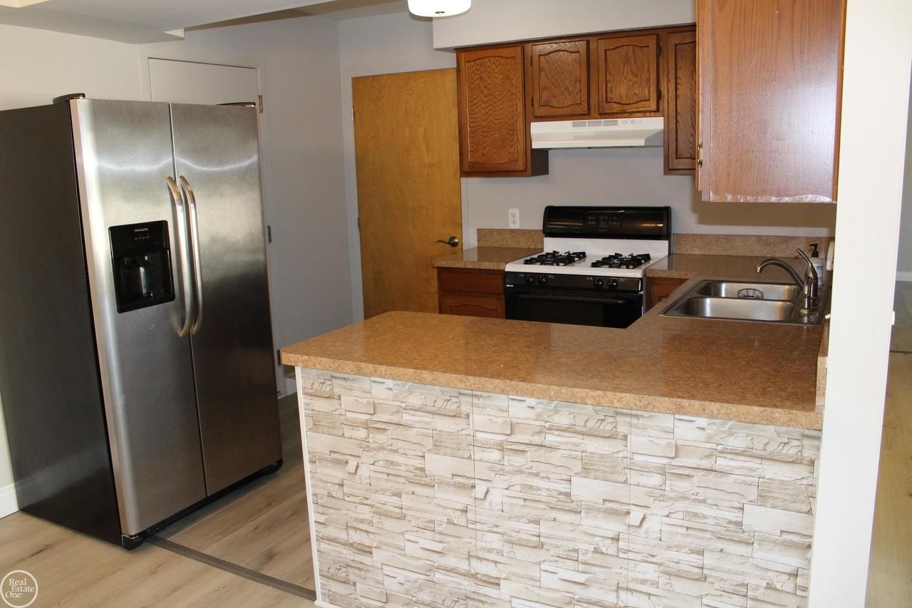 20463 Brandonwood Dr - Photo 2 of 16