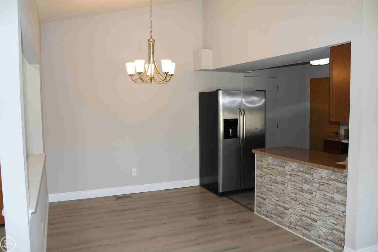 20463 Brandonwood Dr - Photo 3 of 16