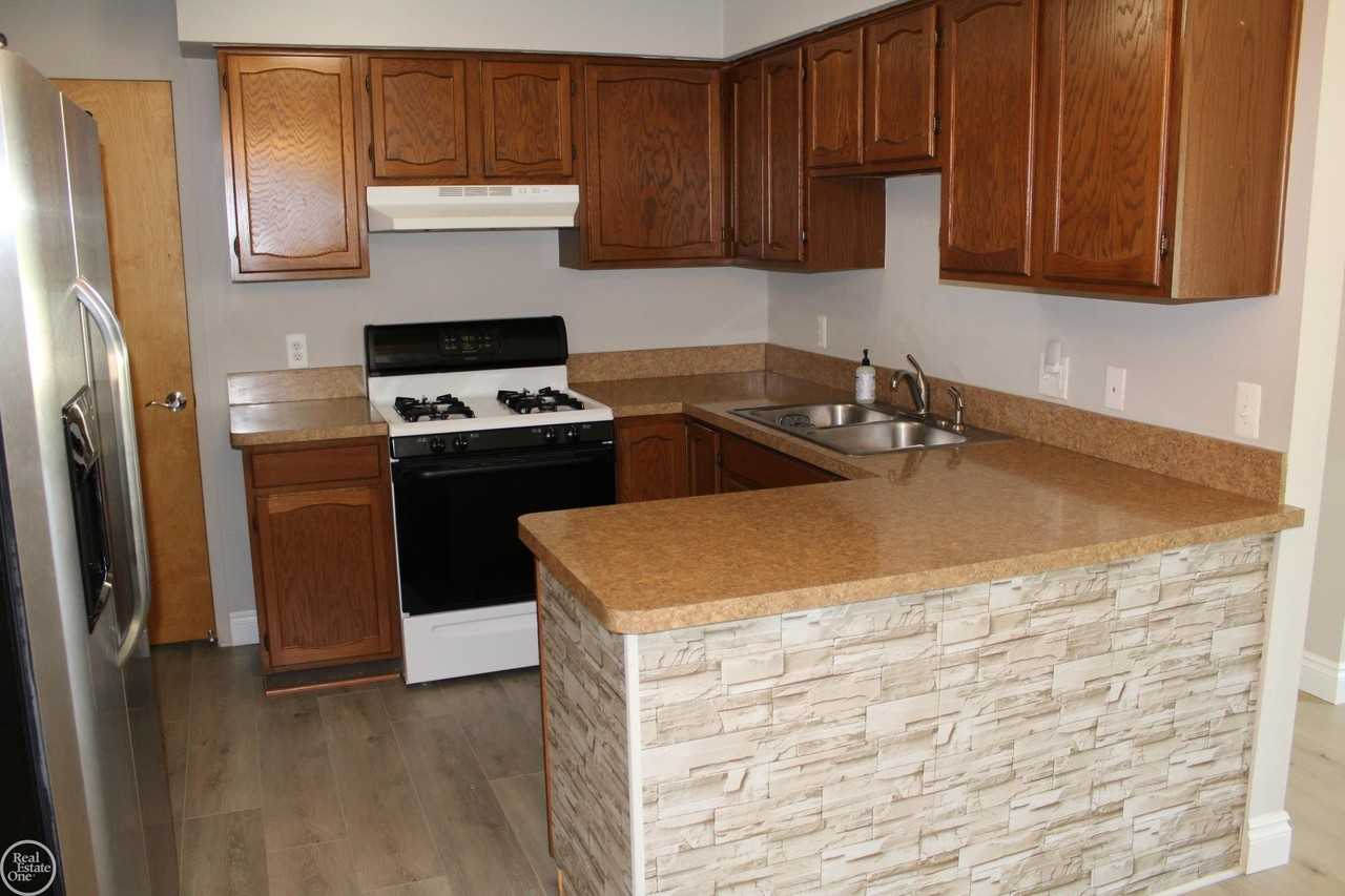 20463 Brandonwood Dr - Photo 4 of 16