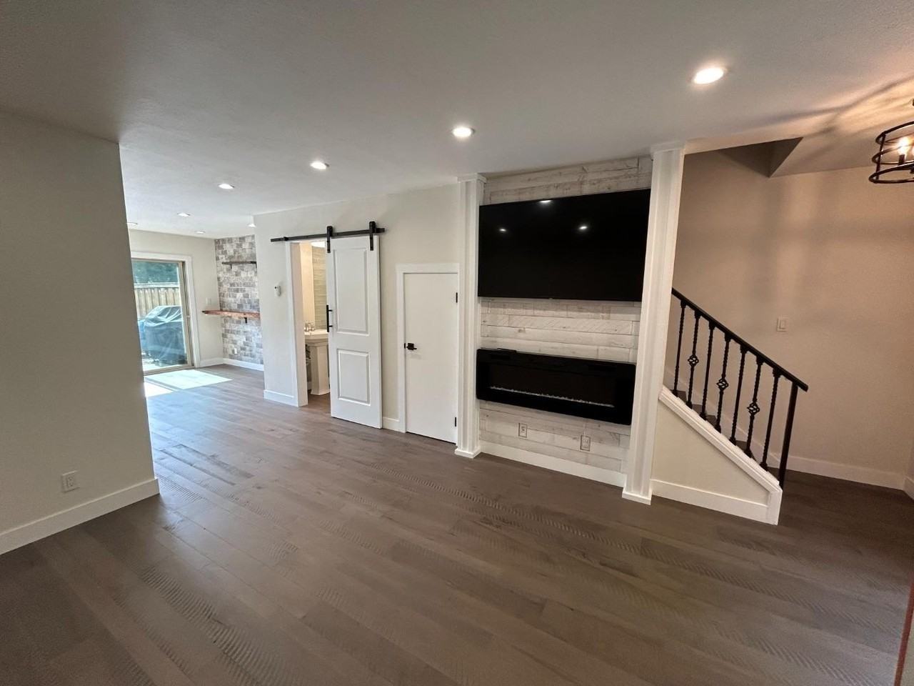 1231 Oddstad Blvd - Photo 5 of 37