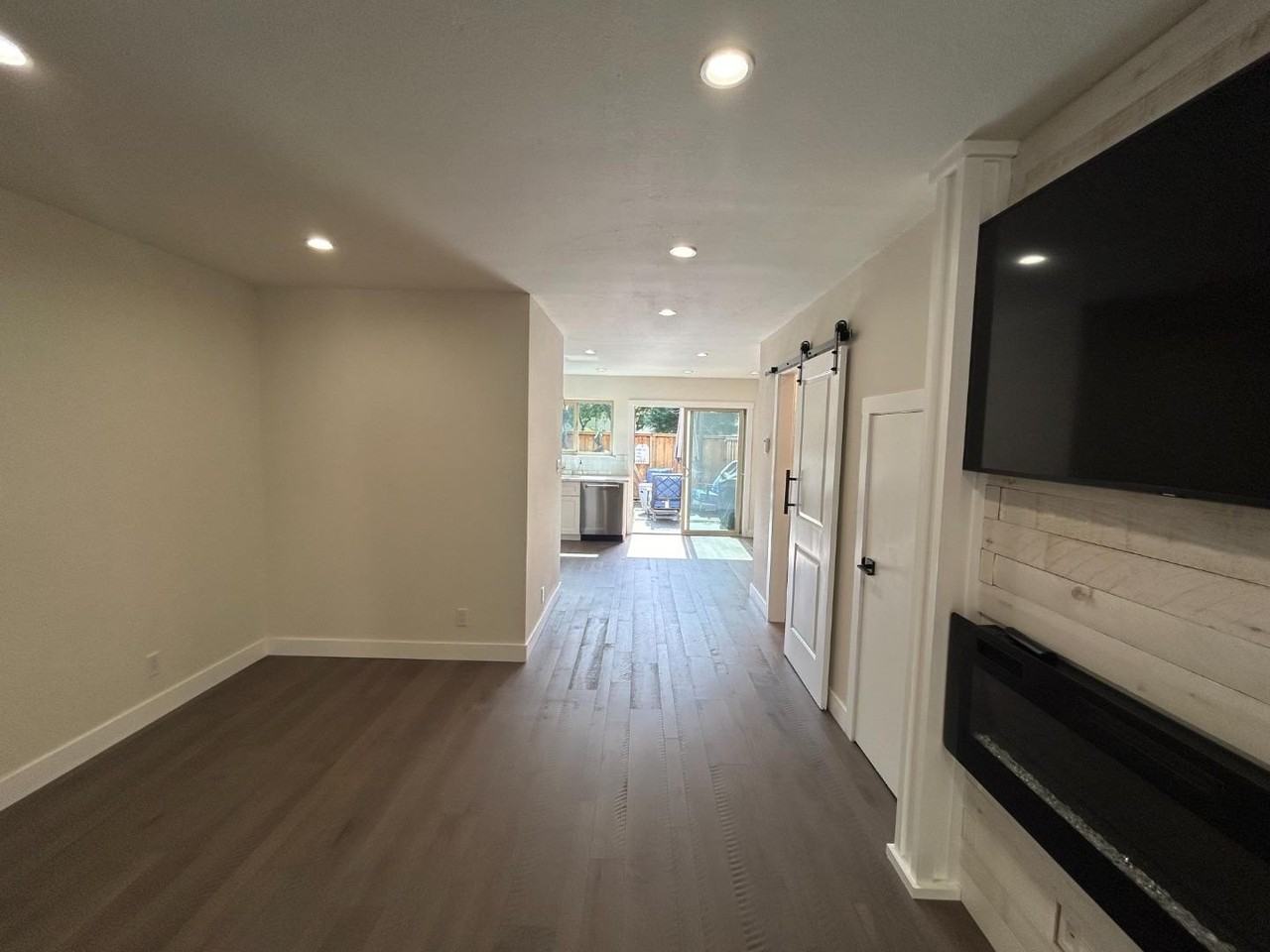 1231 Oddstad Blvd - Photo 6 of 37