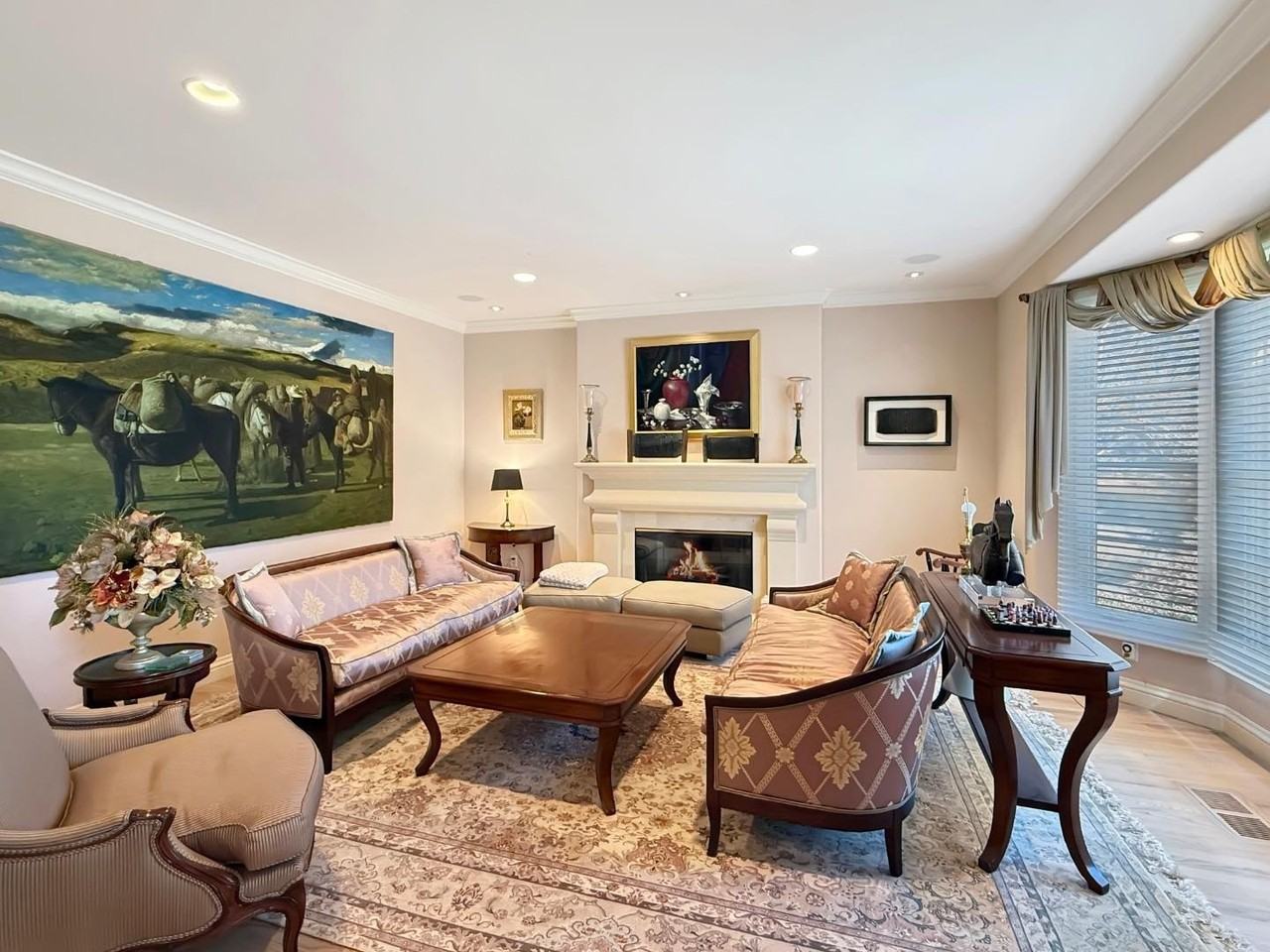 1526 Hillview Dr - Photo 4 of 50