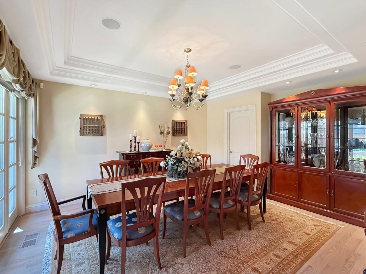 1526 Hillview Dr - Photo 5 of 50