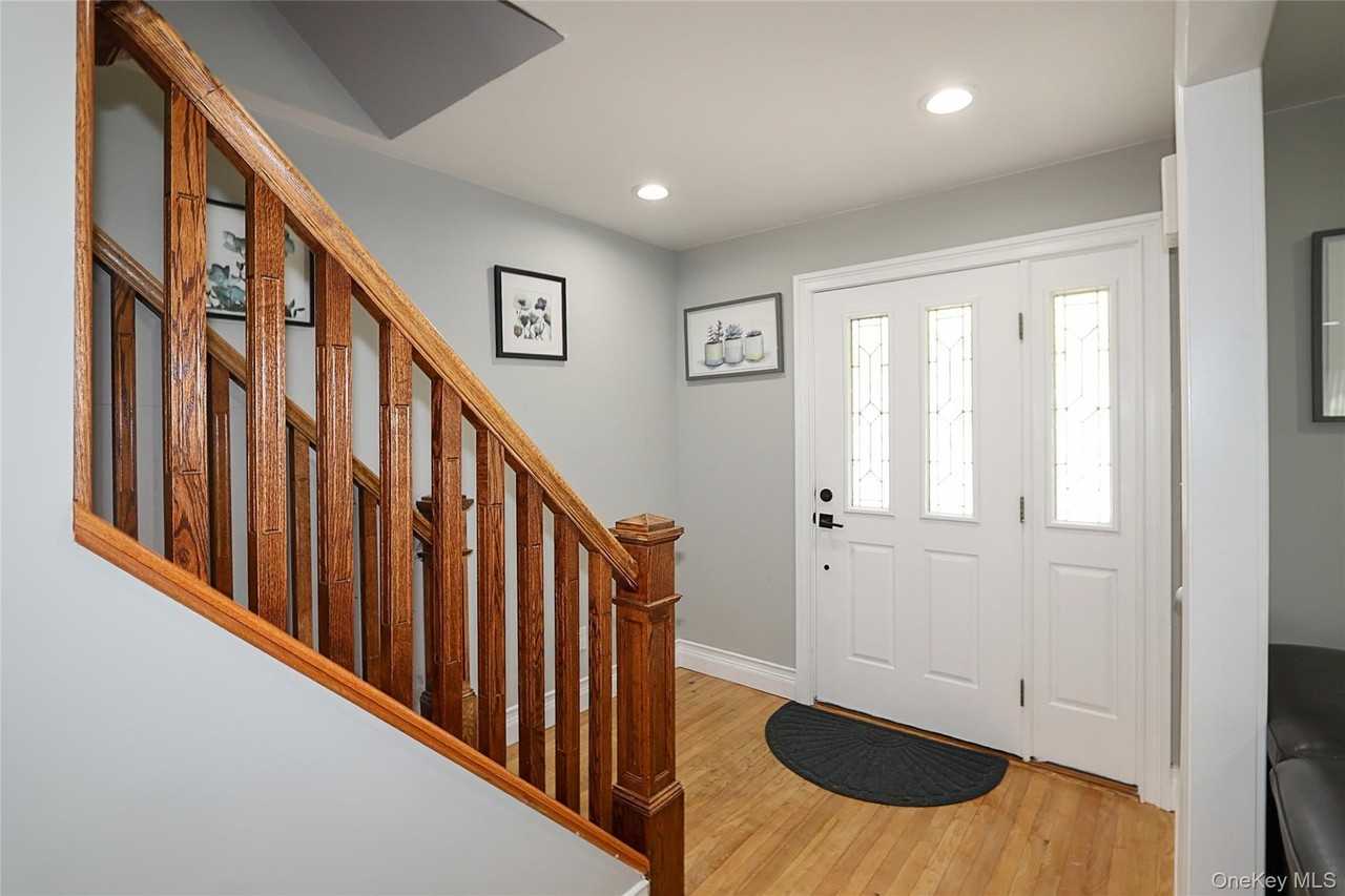 11 Otsego Ave - Photo 3 of 31