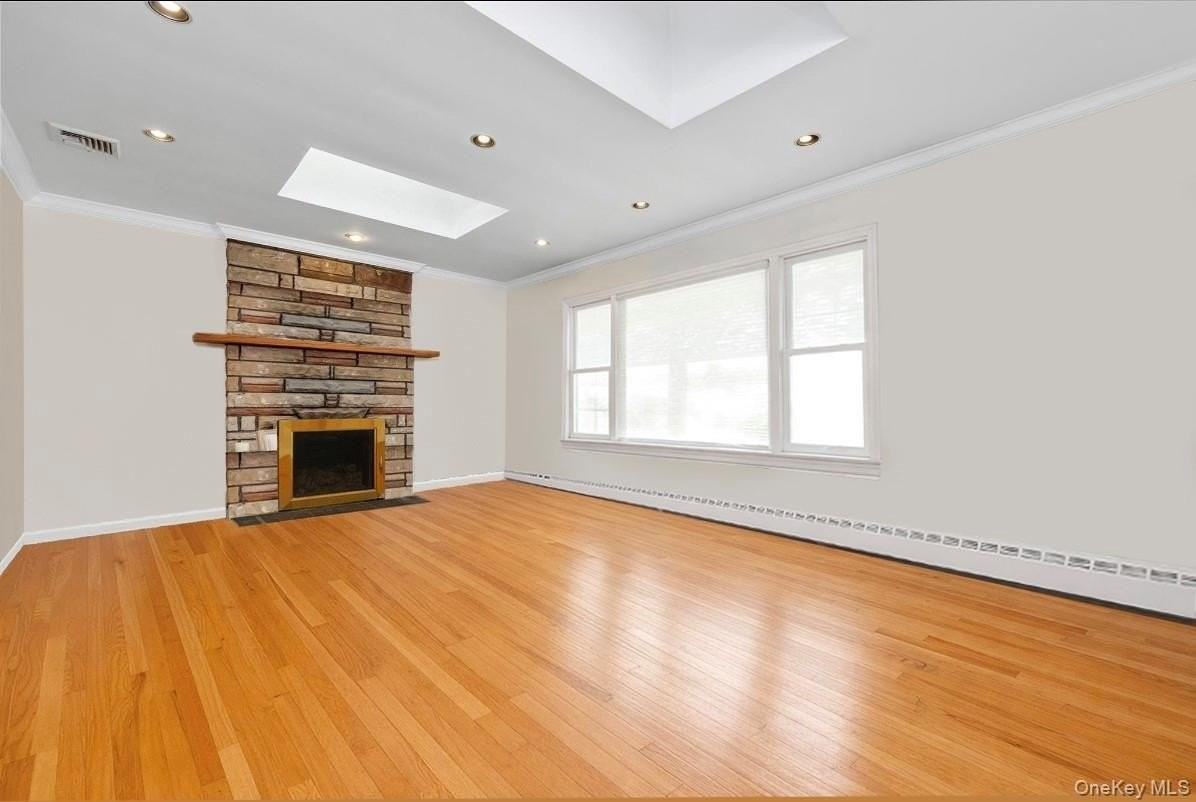 209 Brompton Rd - Photo 2 of 18