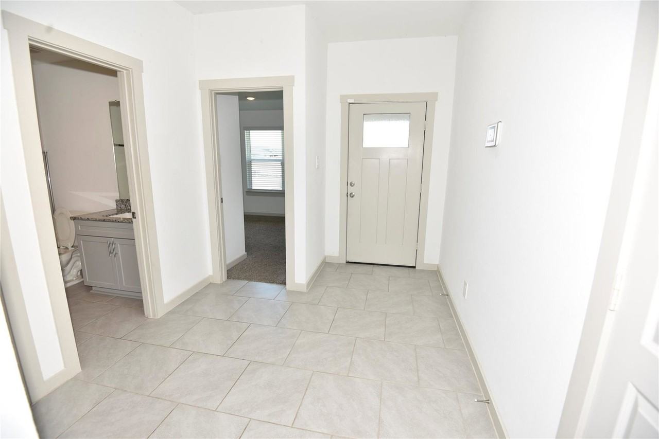 Cordelia Ct - Photo 2 of 8