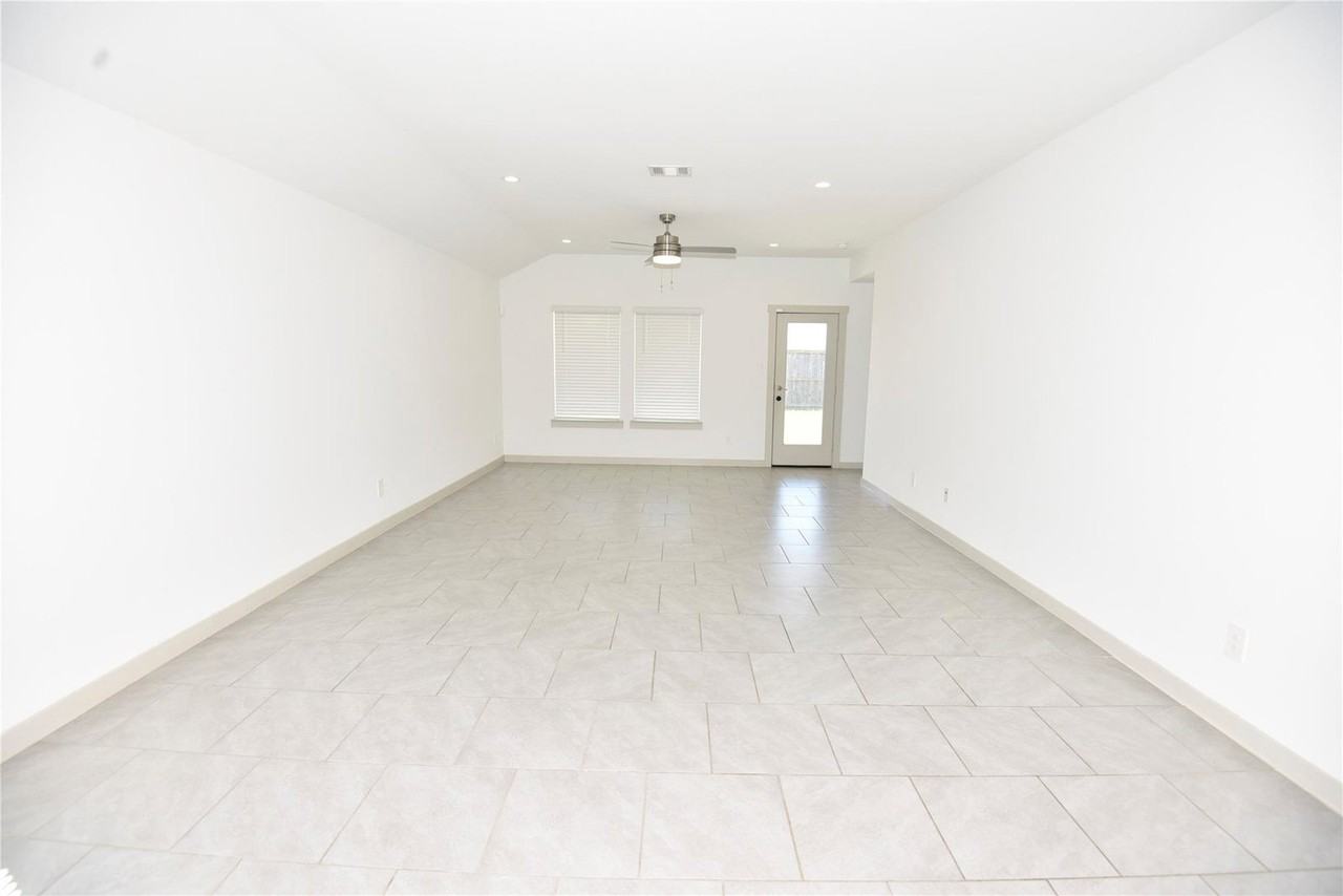 Cordelia Ct - Photo 6 of 8