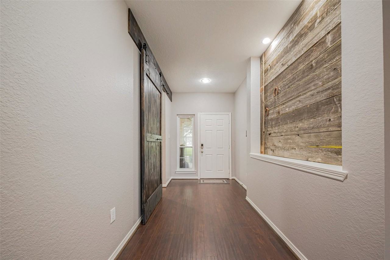 Sherwood Green Ct - Photo 3 of 8