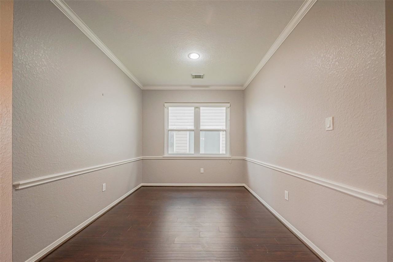 Sherwood Green Ct - Photo 4 of 8