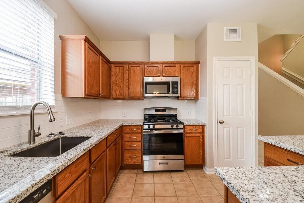 Shoal Creek Dr - Photo 4 of 8