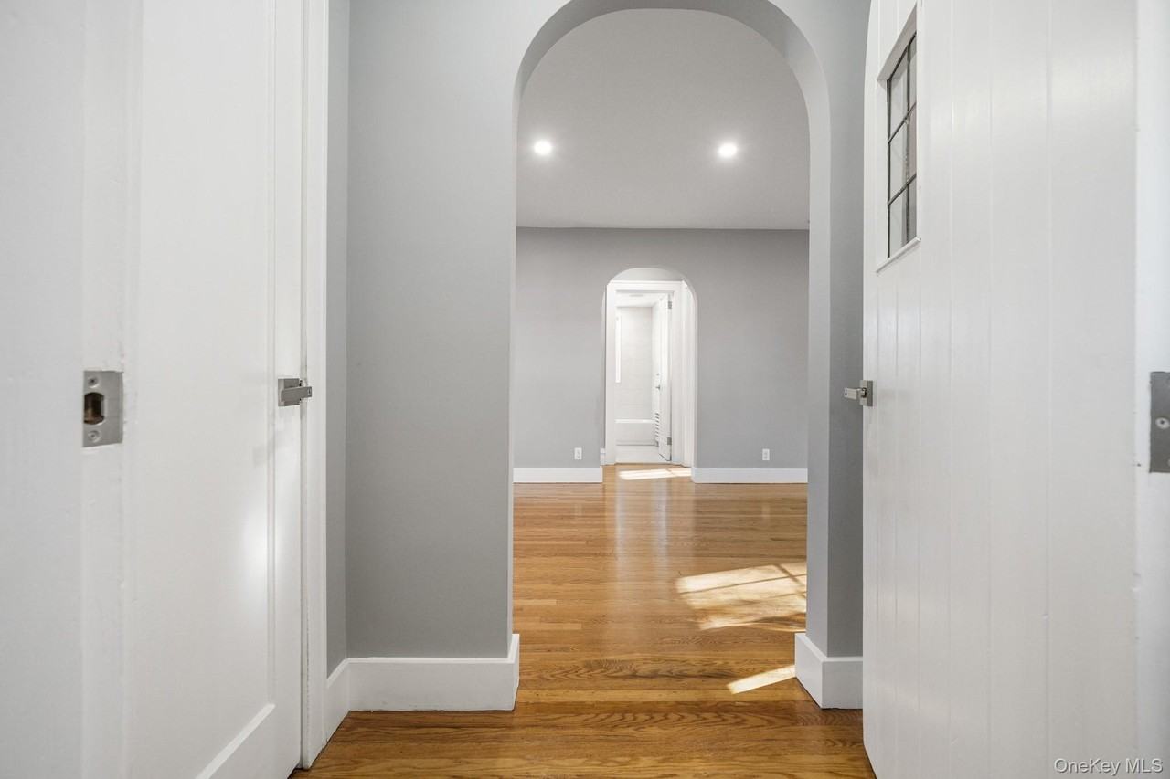 71 Longfellow St - Photo 4 of 43