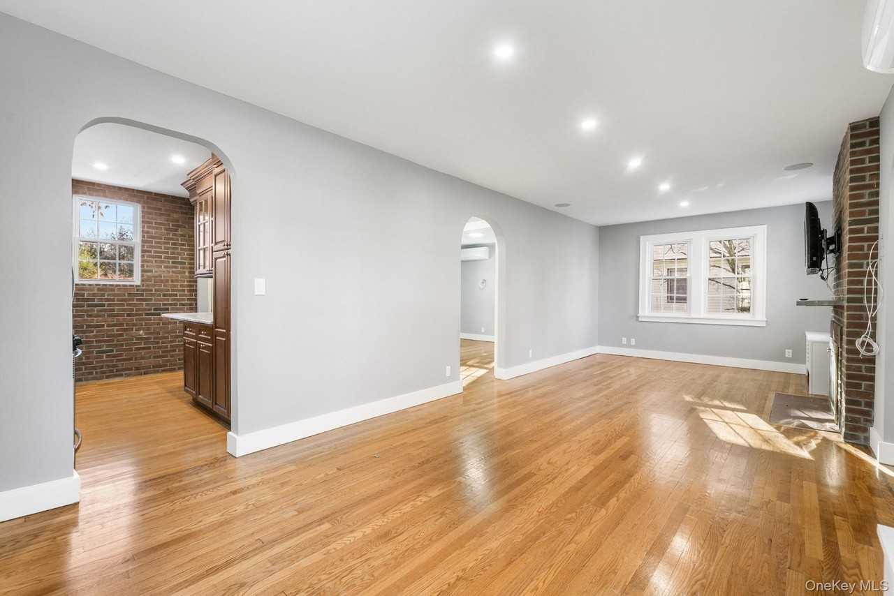 71 Longfellow St - Photo 5 of 43