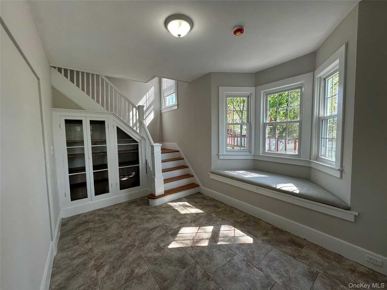 1109 Pulaski Rd - Photo 2 of 15