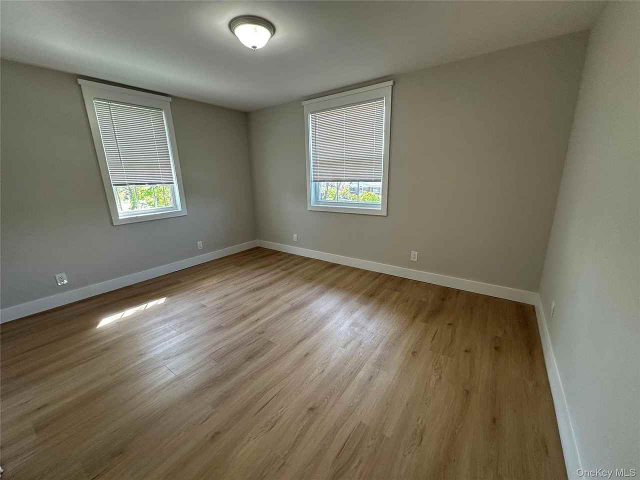 1109 Pulaski Rd - Photo 4 of 15