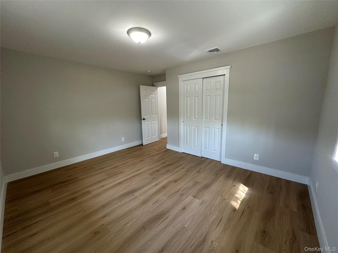 1109 Pulaski Rd - Photo 5 of 15