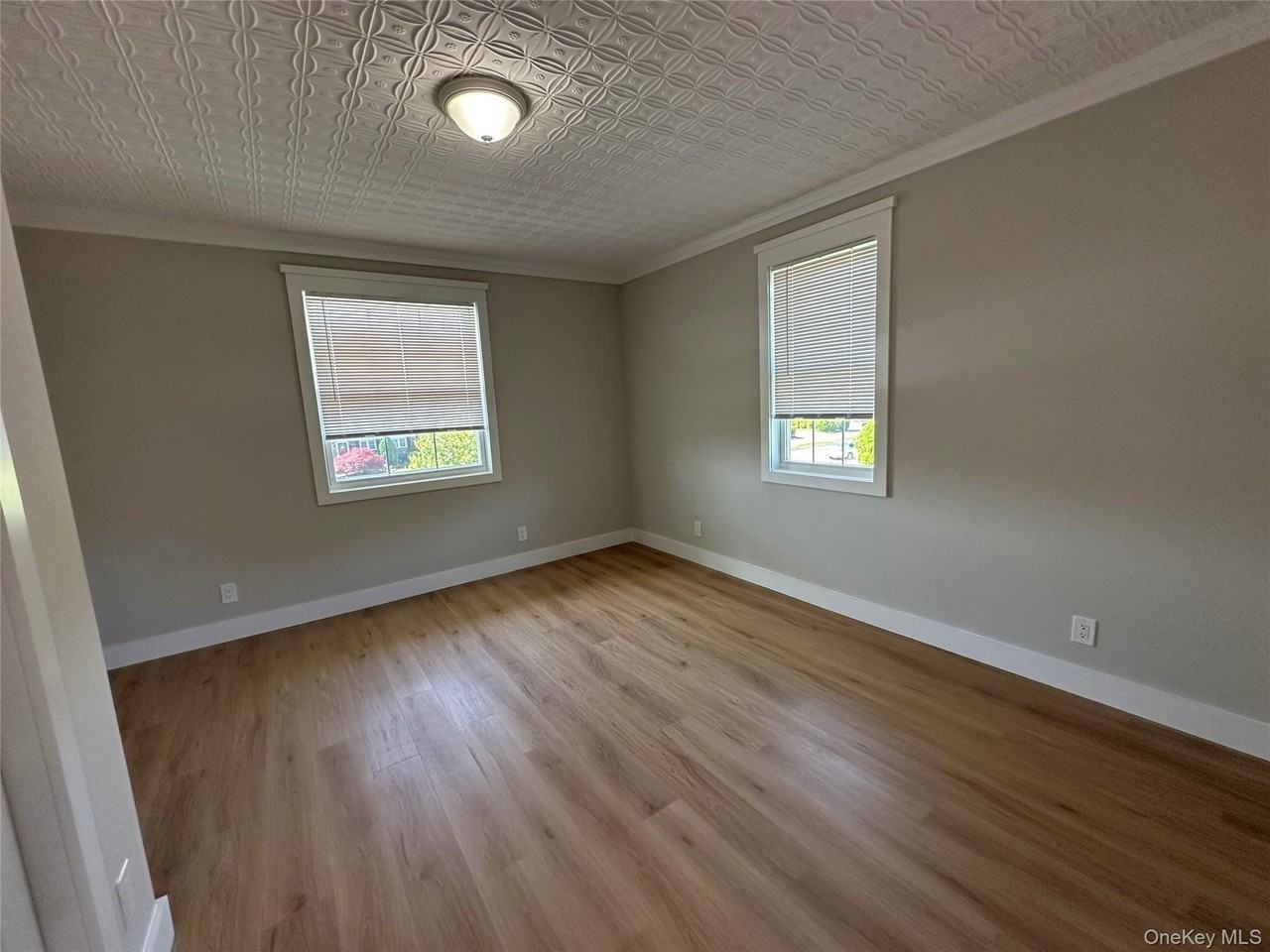 1109 Pulaski Rd - Photo 6 of 15