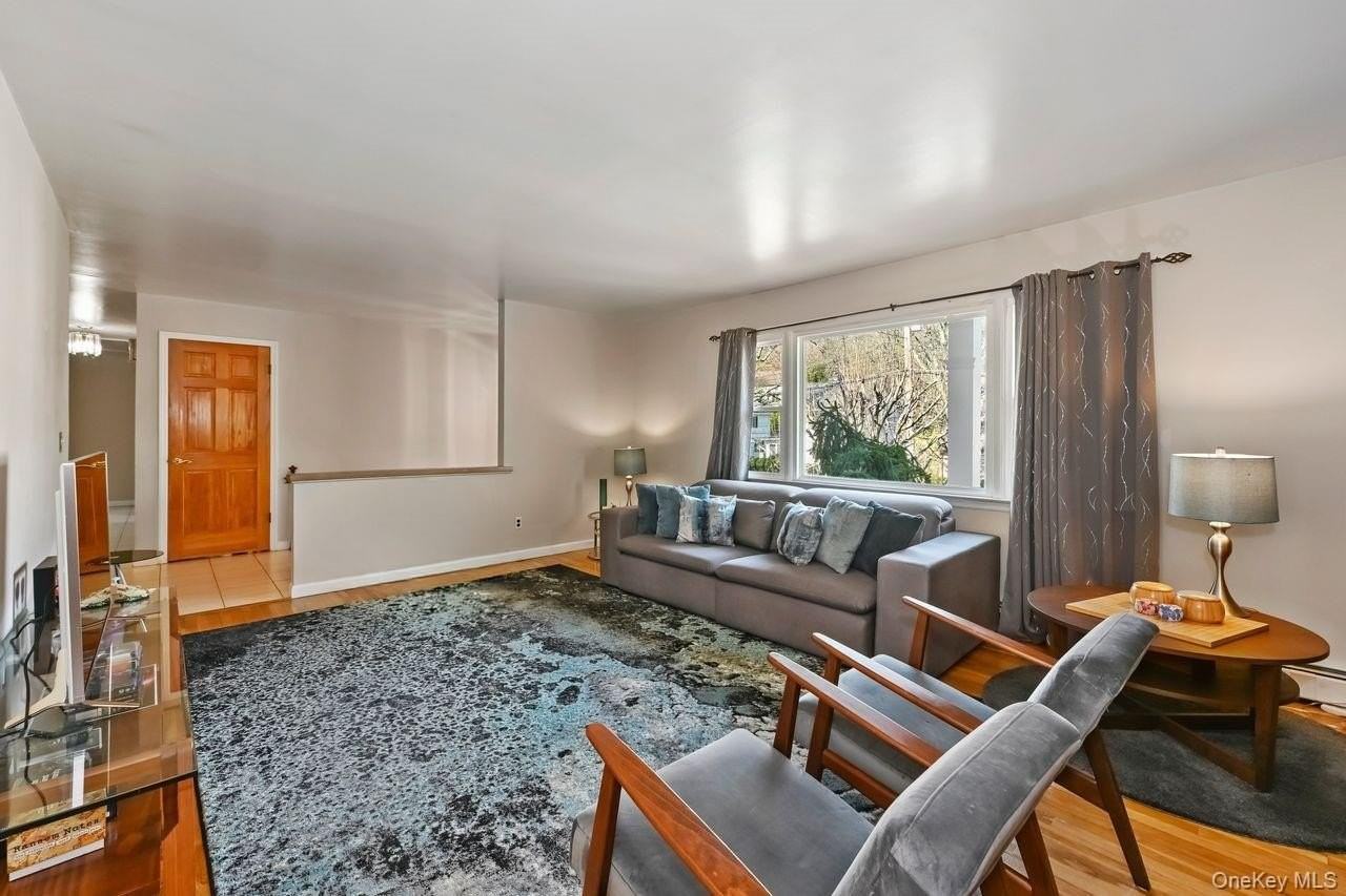 568 Manville Rd Uppr R - Photo 3 of 25