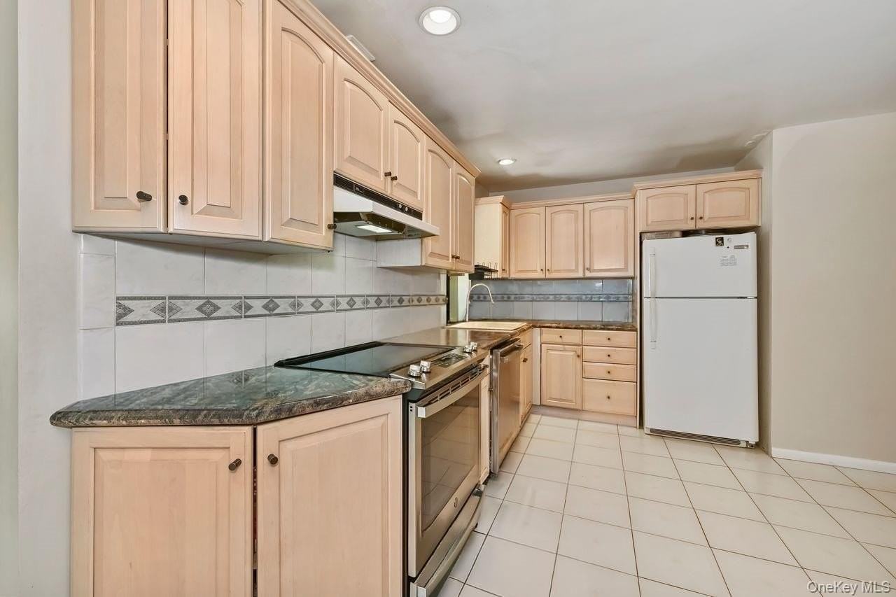 568 Manville Rd Uppr R - Photo 6 of 25