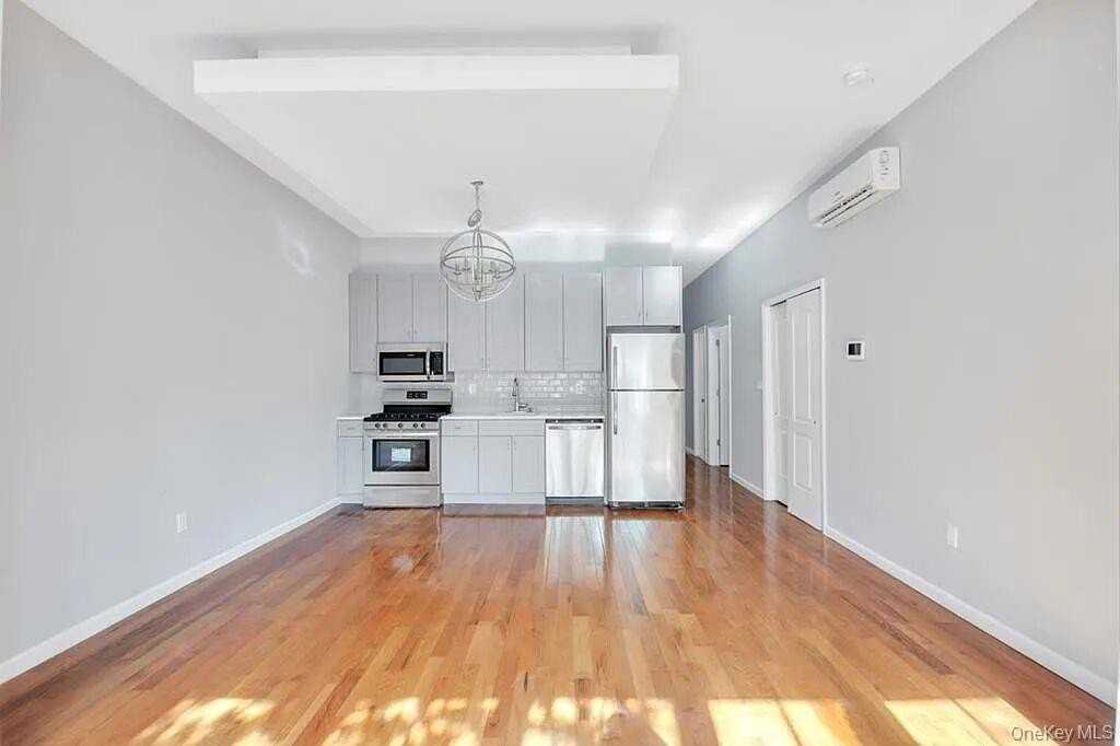 51 Van Siclen Ave - Photo 3 of 9