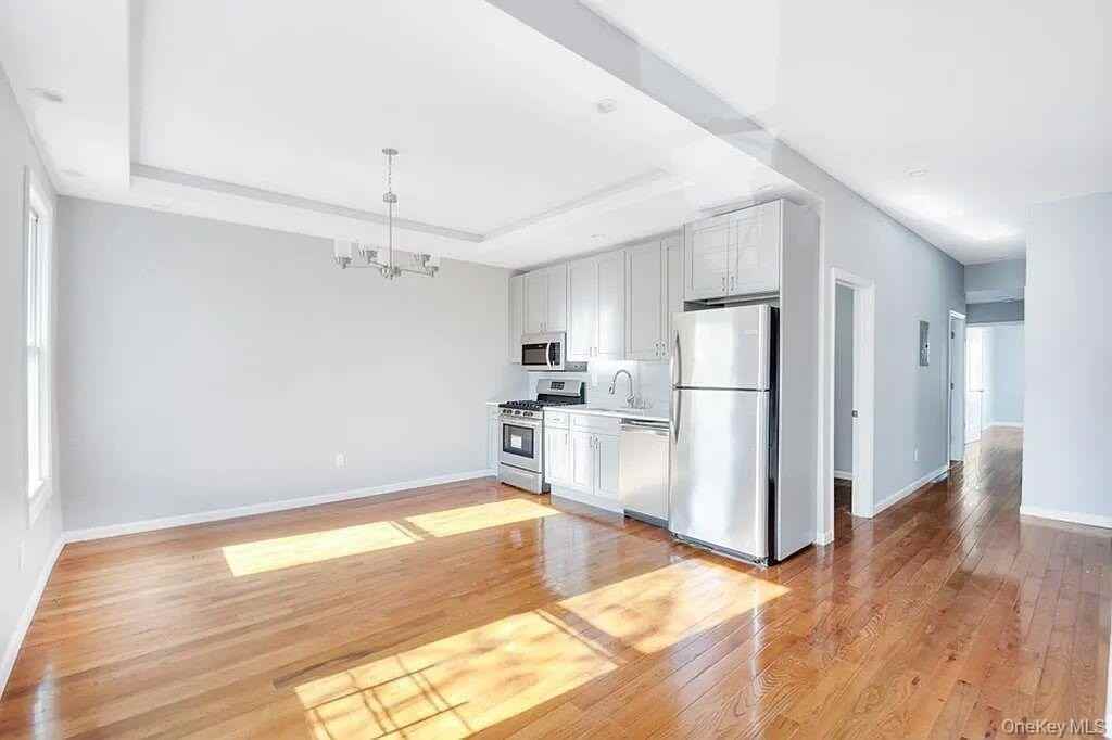 51 Van Siclen Ave - Photo 4 of 9