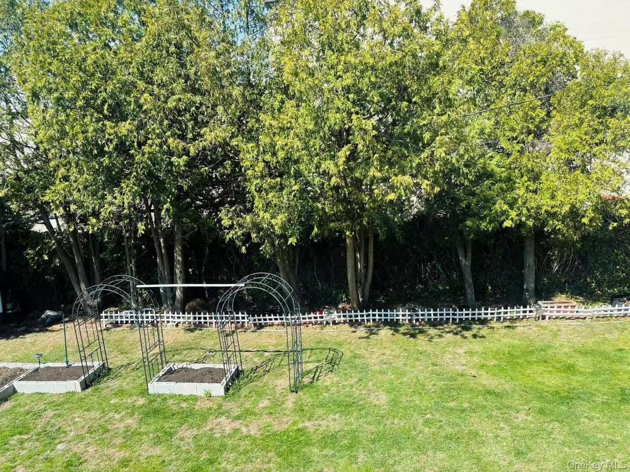 21 Keats Ct - Photo 4 of 12