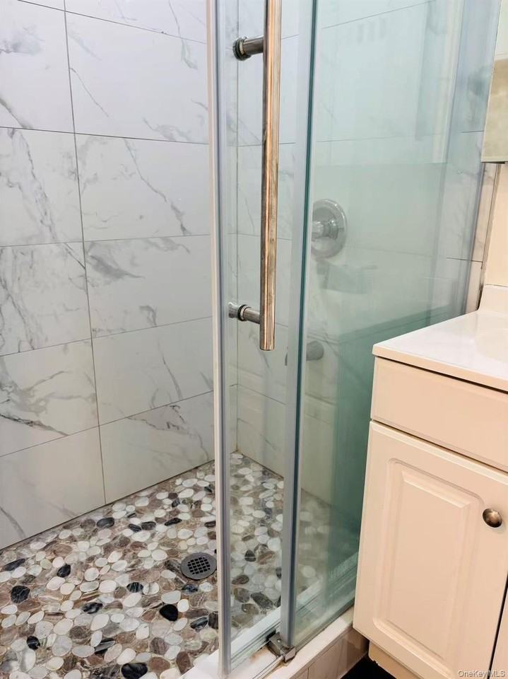 21 Keats Ct - Photo 7 of 12