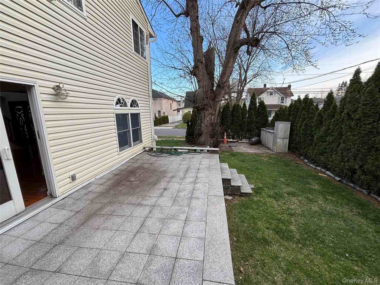 31 Woodward St - Photo 7 of 29