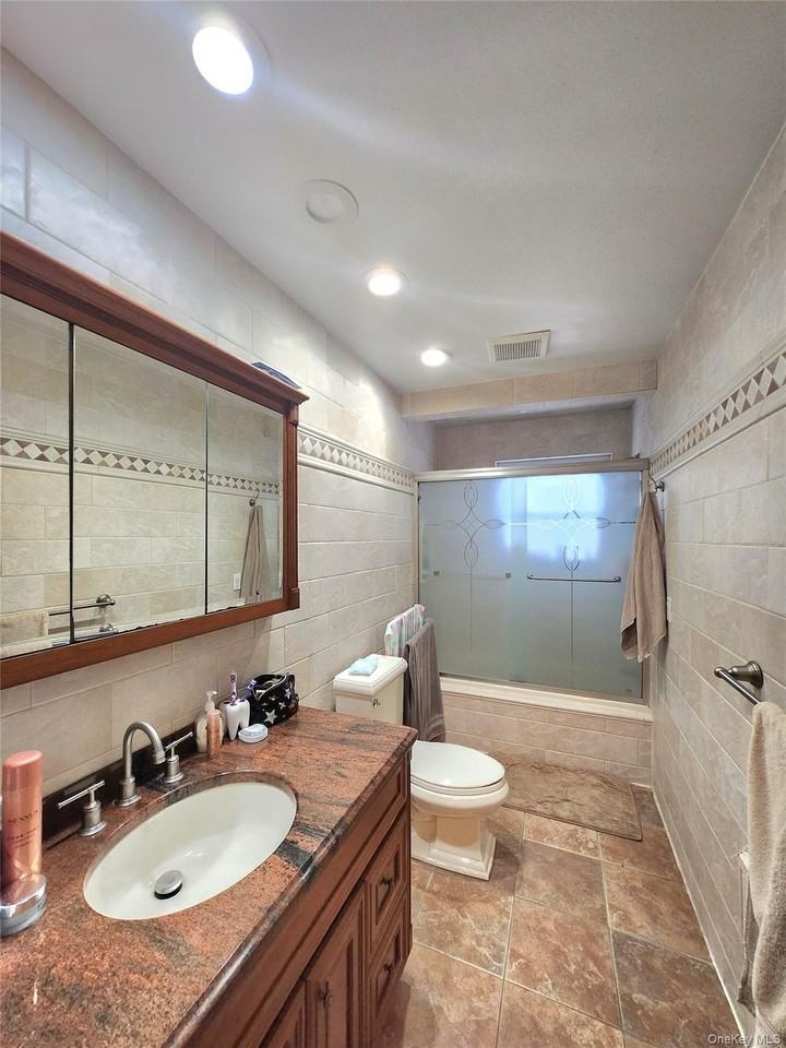 244 Martin Dr - Photo 5 of 17