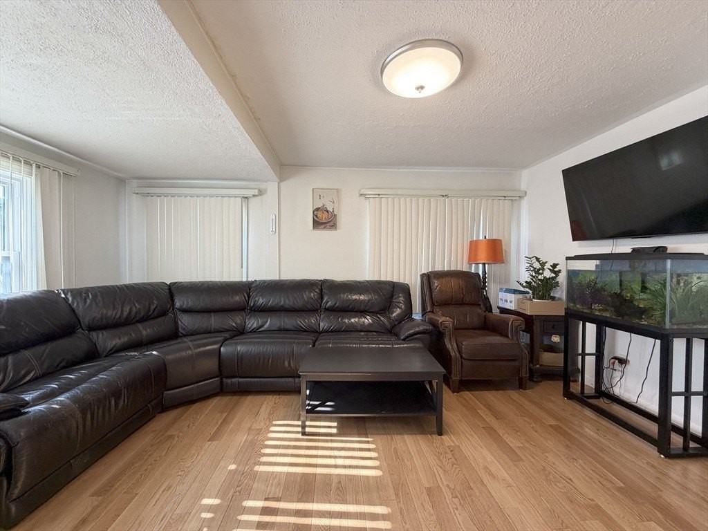 10 W Elm Ave - Photo 3 of 22