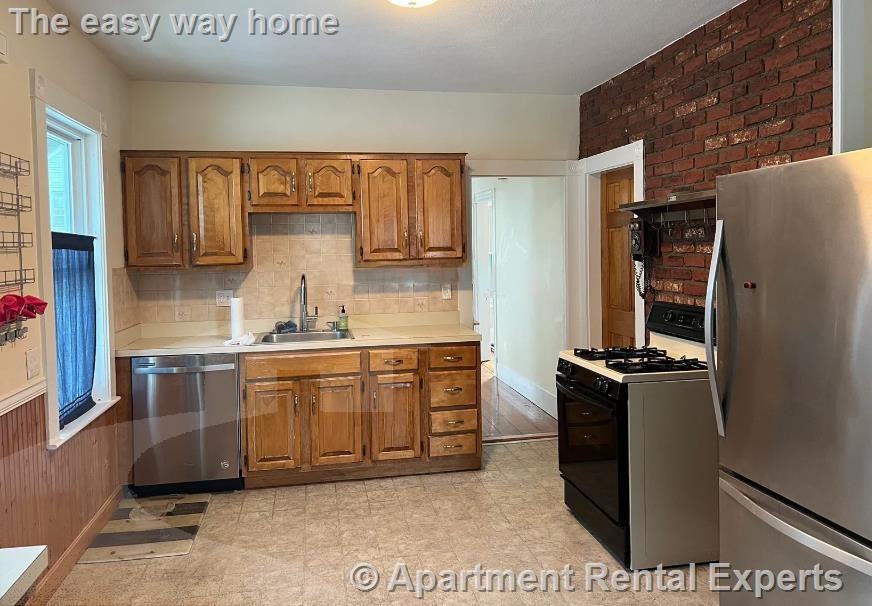 16 Edward T Sullivan Rd - Photo 4 of 20