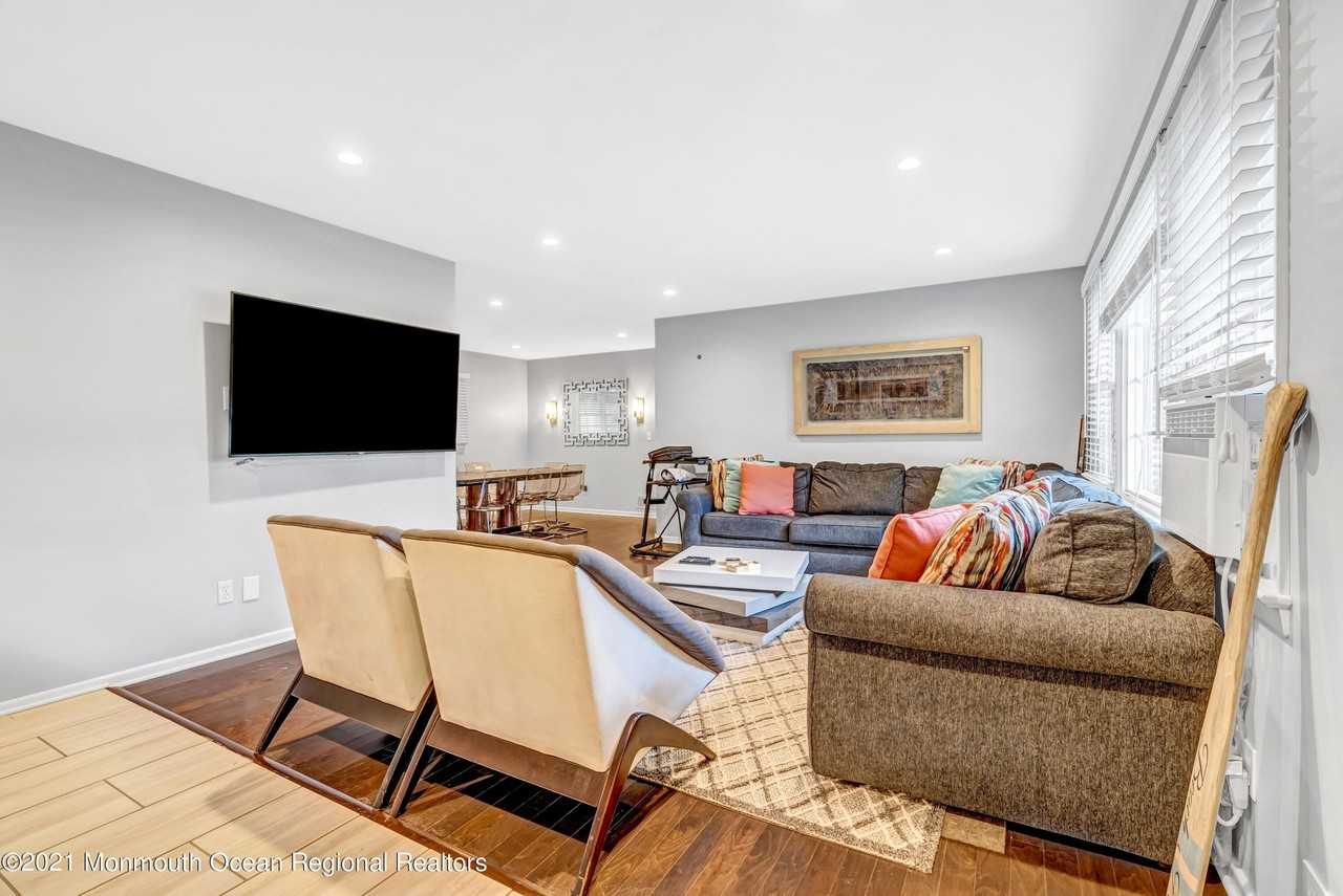 410 Wells Ave - Photo 2 of 24