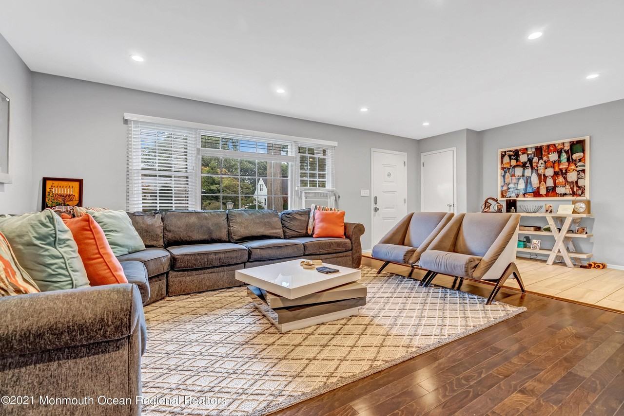 410 Wells Ave - Photo 3 of 24