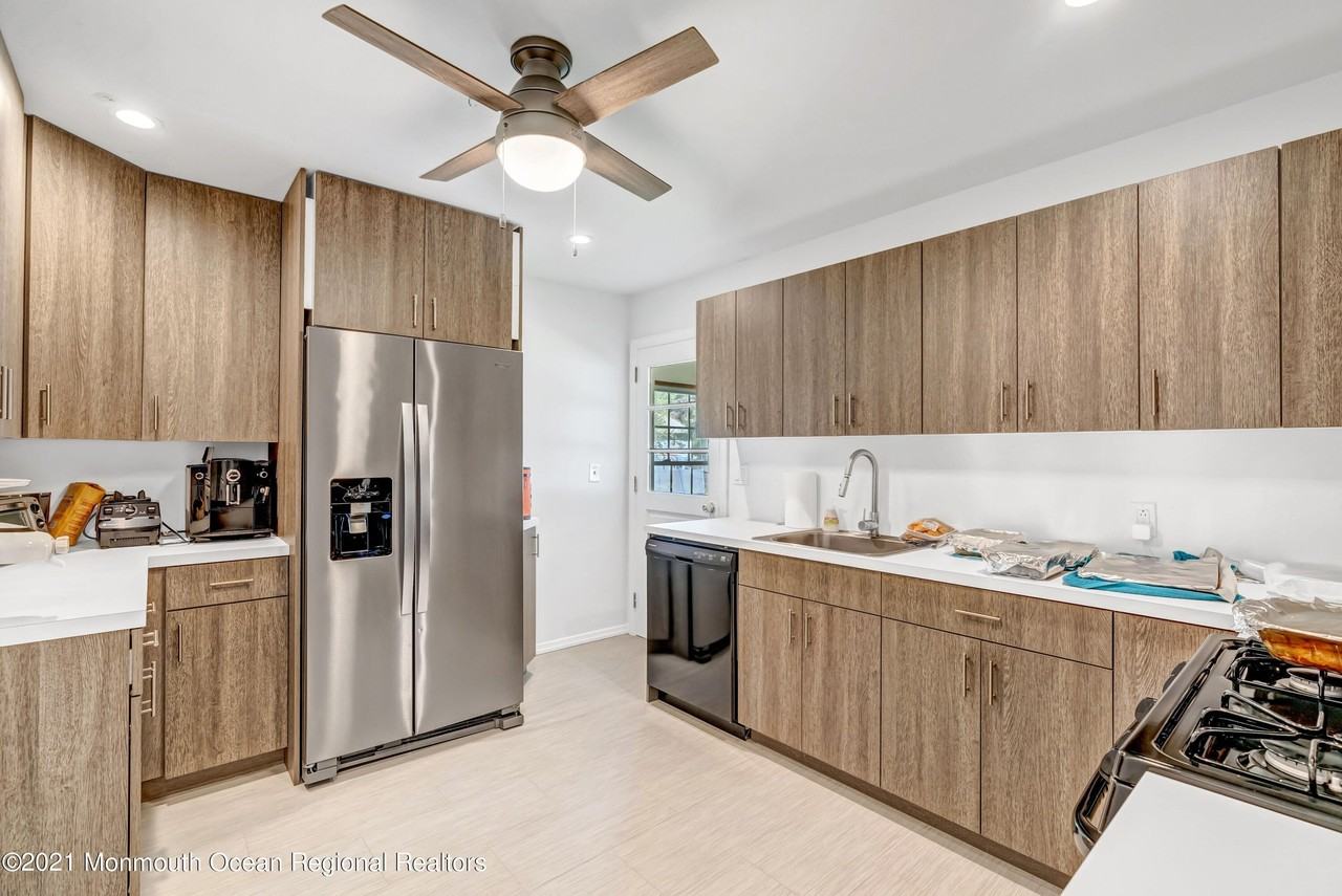 410 Wells Ave - Photo 6 of 24