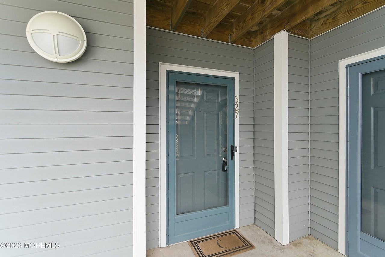 327 Sequoia Ct - Photo 2 of 21