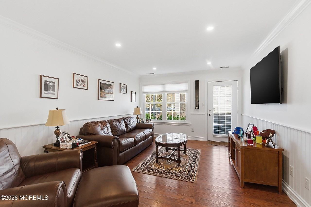 327 Sequoia Ct - Photo 3 of 21