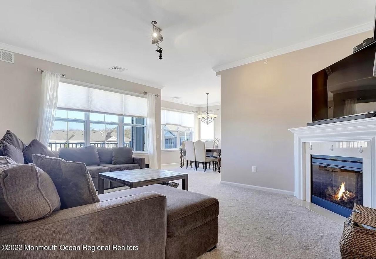 631 Sloan Ct - Photo 3 of 11