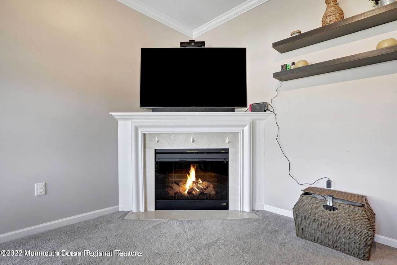 631 Sloan Ct - Photo 4 of 11