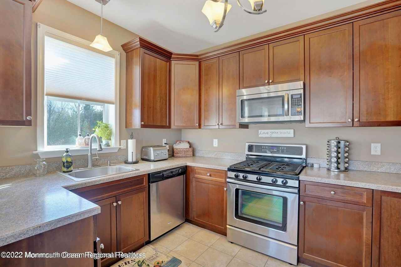 631 Sloan Ct - Photo 7 of 11